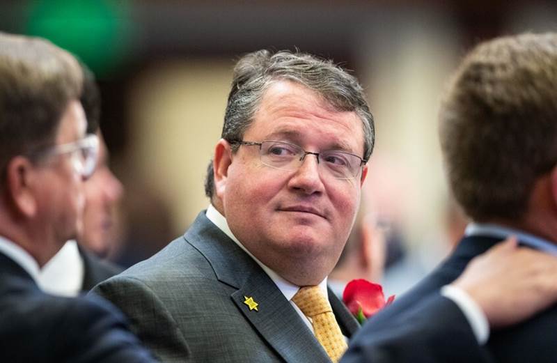 تصريح صادم لنائب أمريكي يشعل الغضب.. «الاختيار بين الكلاب والمسلمين ليس صعبًا» يثير عاصفة جدل