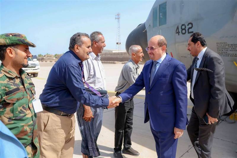 رئيس الوزراء الزنداني يصل عدن لقيادة العمل الحكومي من الداخل ويؤكد: المرحلة تتطلب تضافر الجهود بدعم سعودي