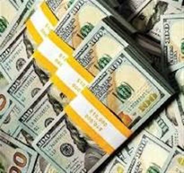 في سابقة تاريخية.. أوراق الدولار الأمريكي ستحمل توقيع ترمب وسط جدل قانوني وسياسي واسع