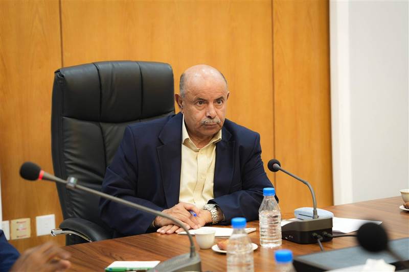 تهديد الخنبشي يفتح النار في حضرموت.. وقف تصديرالنفط والتوريد يشعل جدلاً بين “استعادة الحقوق” و”ضرب الاقتصاد”