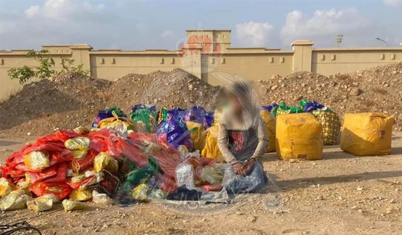 سلطات عمان تضبط يمنياً دخل البلاد بطريقة غير شرعية وبحوزته كميات كبيرة من القات