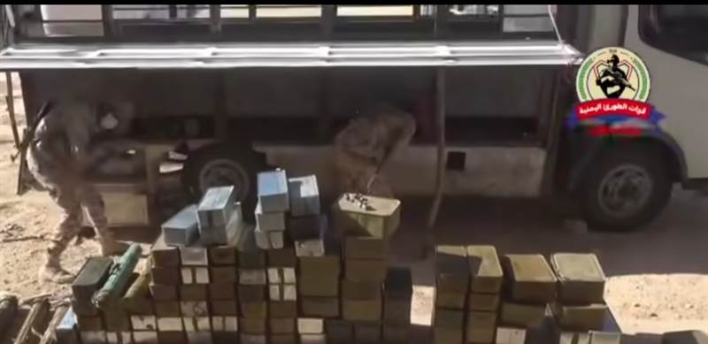 قوات الطوارئ تضبط شحنة أسلحة وذخائر في الخشعة بحضرموت (فيديو)