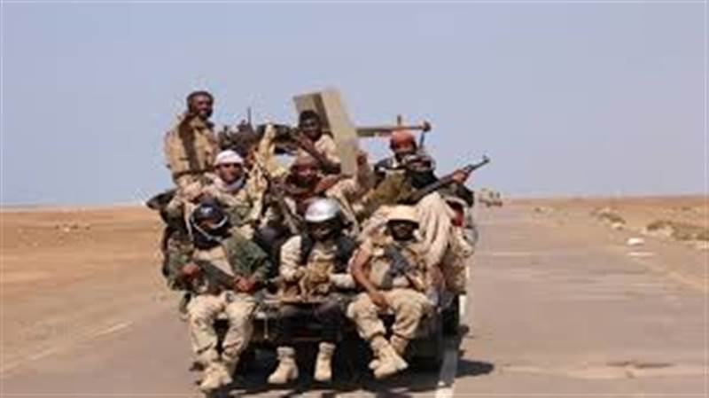 الجيش يحبط تسللاً حوثياً في عصيفرة.. وتصعيد ميداني مستمر في جبهات تعز