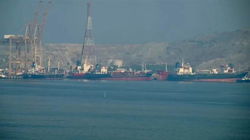 إيران تقصف ميناء خورفكان في الإمارات وإصابة 4 أشخاص ..