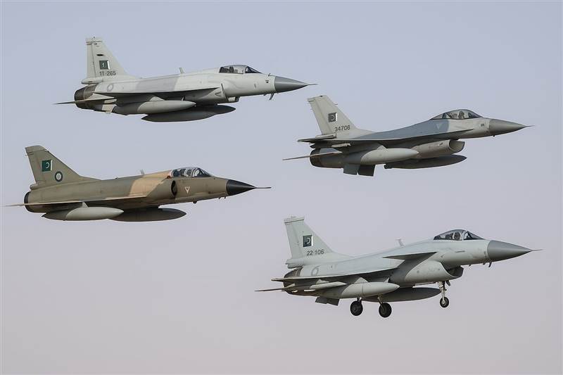 صحيفة باكستانية : قوة عسكرية باكستانية تصل السعودية تتضمن طائرات مقاتلة ...ماهي مهامها ؟