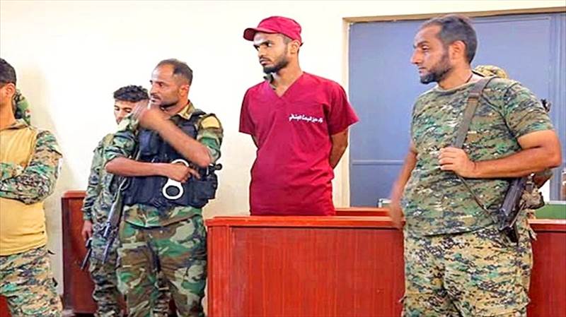 وقفة احتجاجية أمام محكمة صيرة للمطالبة بالعدالة في قضية مقتل زكريا عزيز بعدن