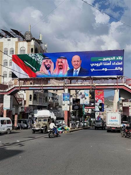 تعز ترفع صورة مشتركة لقيادات يمنية وسعودية.. رسائل رمزية تعكس عمق التحالف والدعم