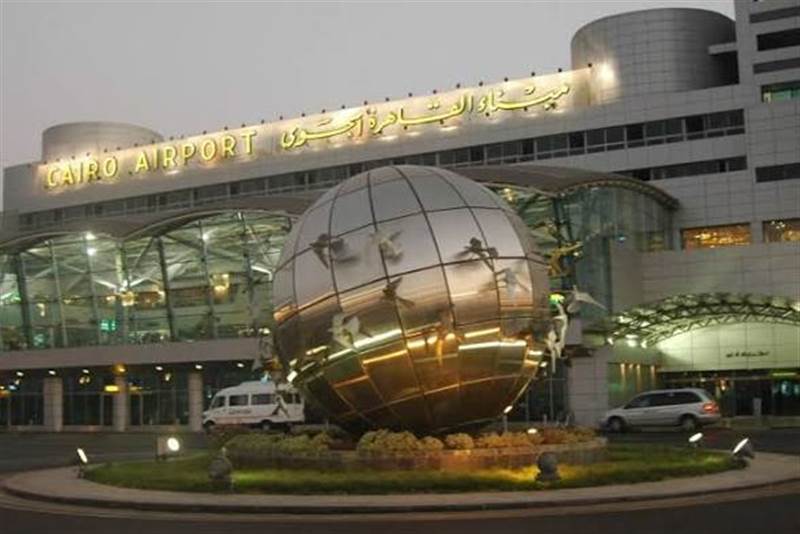 إحباط تهريب قات في مطار القاهرة.. ضبط راكب قادم من عدن أخفى المخدرات داخل الكركديه والبن