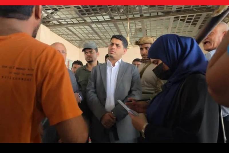 وزير حقوق الإنسان يتفقد أوضاع نزلاء السجن المركزي بعدن ويشدد على تعزيز معايير الرعاية والإصلاح