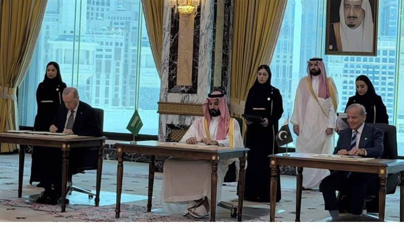 قيادي حوثي يهدد تركيا والسعودية وباكستان ويهاجم اتفاق مكة