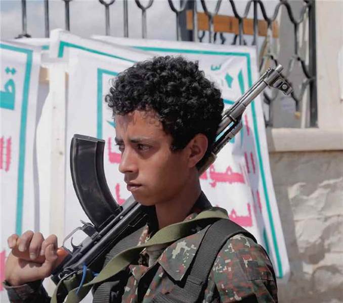 مجند حوثي فار يكشف استخدام «حبوب نشاط» قبل الهجمات والاقتحامات "تقرير"